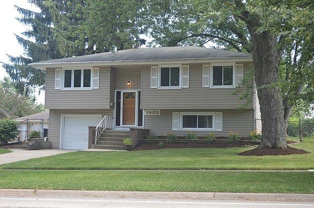 Gorgeous updated Raised Ranch in the heart of Weathersfield in Schaumburg! Great neighborhood!