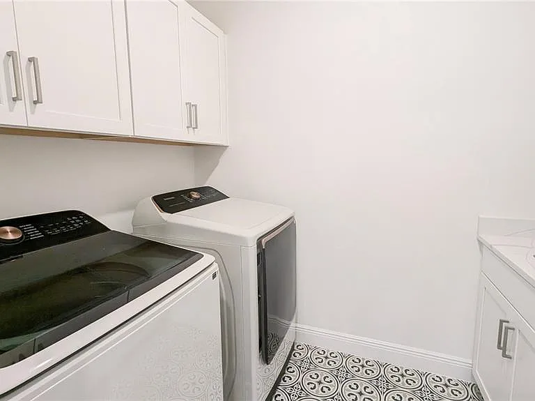 15614 Vetta Dr — Photo 23