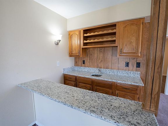 3rd image of 939 Live Oak Dr