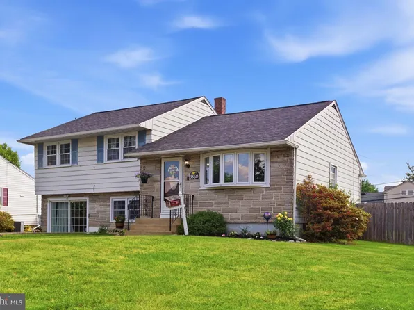 3560 Edgewater Ln, Brookhaven, PA 19015
