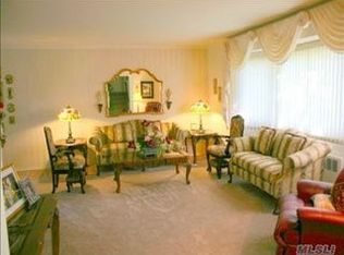 307 Banbury Rd, Massapequa, NY 11758