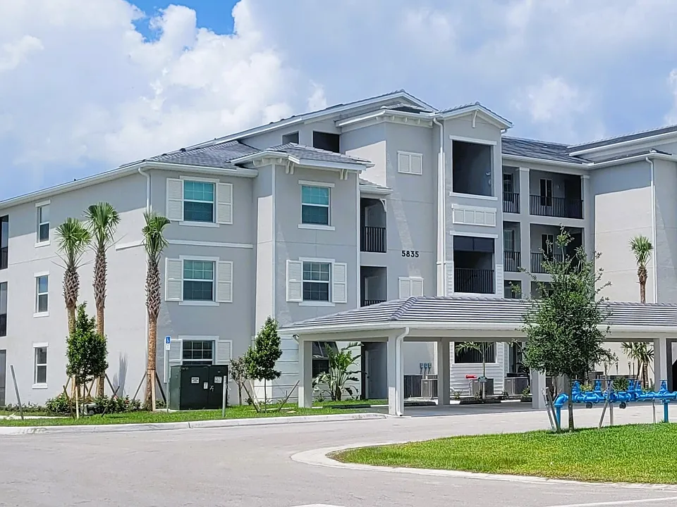 5807 Double Eagle Cir #4628