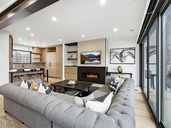 5th image of 3589 Ridgeline Dr