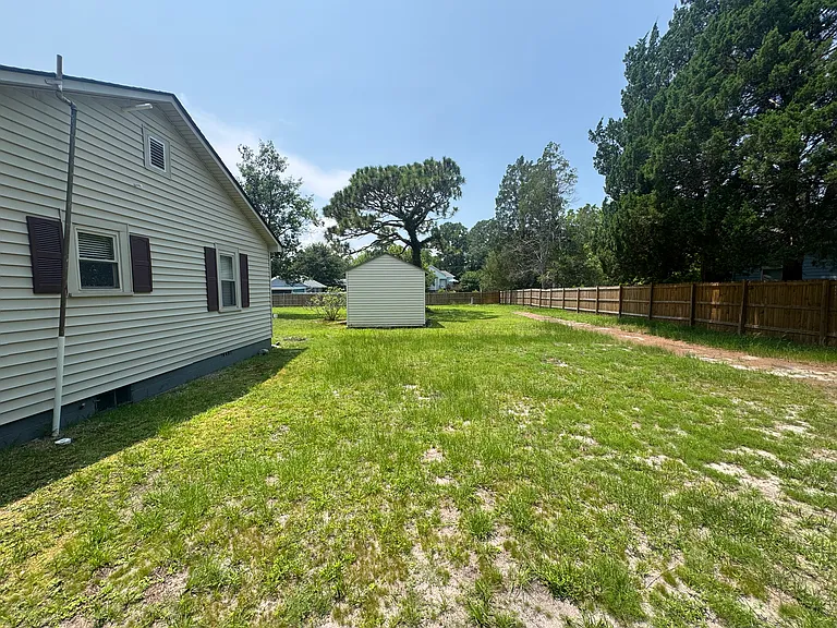 Right Side Yard: Fenced side yard with gated access to the backyard.