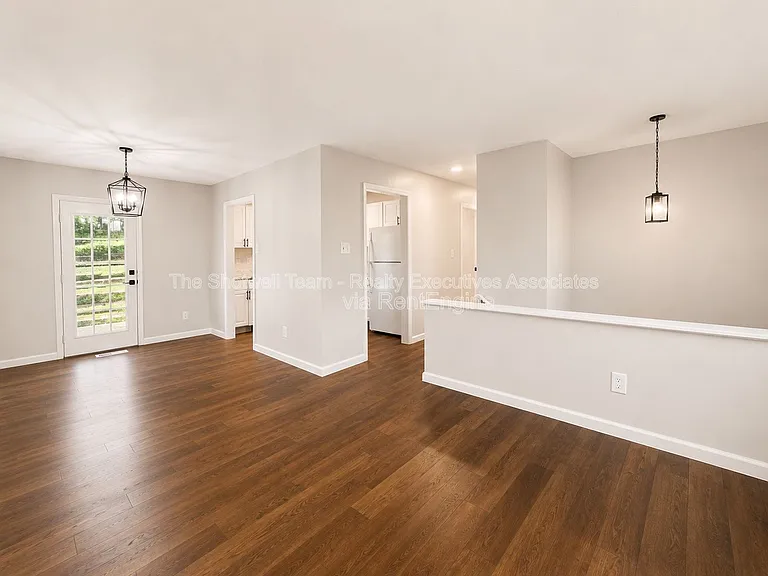 6814 Trousdale Rd — Photo 2