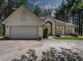 930 Gulley Rd, Howell, MI 48843