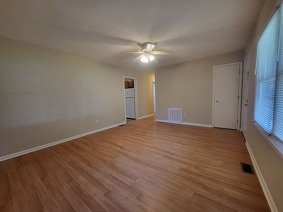 3rd image of 612 Dundeen Dr