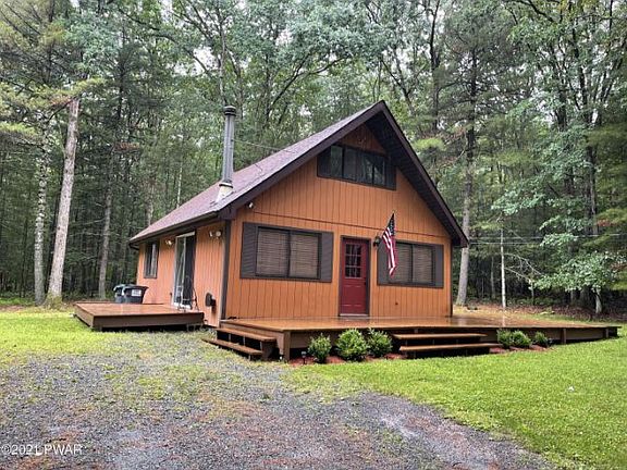 2nd image of 104 Clubhouse Dr