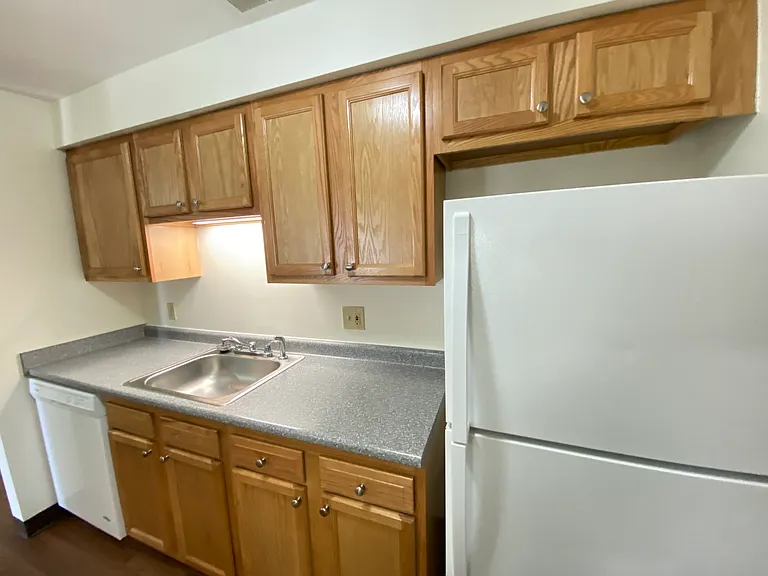 Landmark Apartments — Photo 17