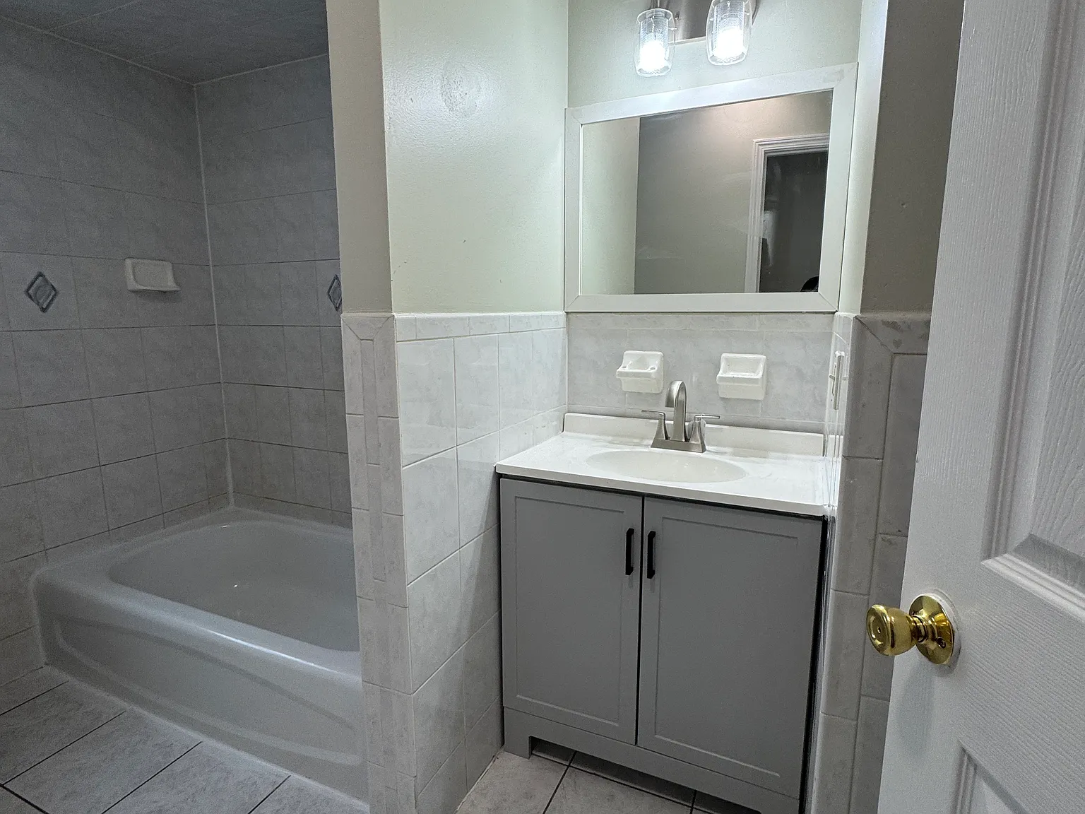 3 bed, 1100 sqft, $2,500 — Photo 3