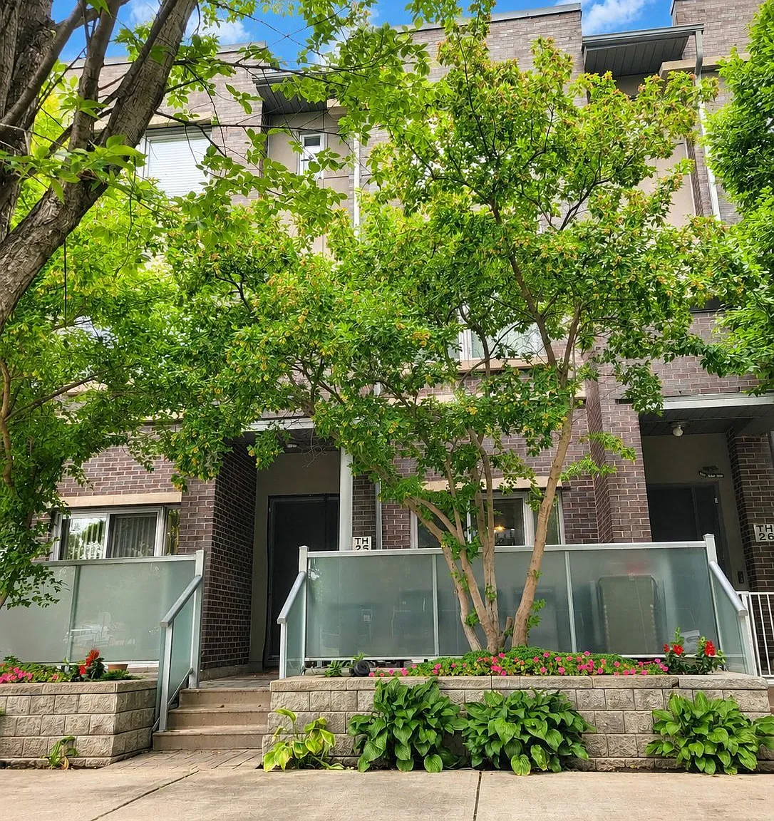 Tridel Metrogate — Photo 1