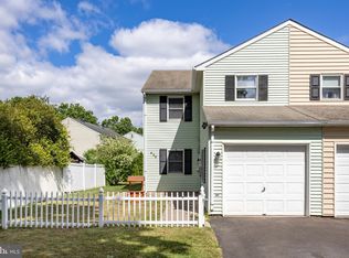 420 Indian Crest Dr, Harleysville, PA 19438