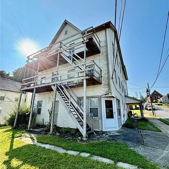 370 Main St — Photo 1