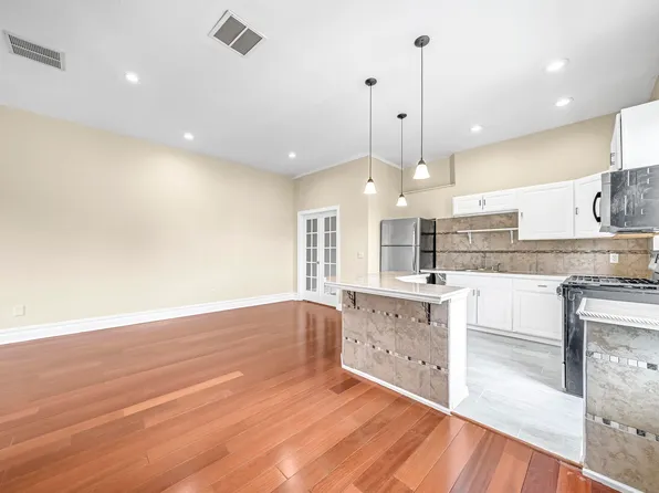 240 Clendenny Avenue image 17 of 40