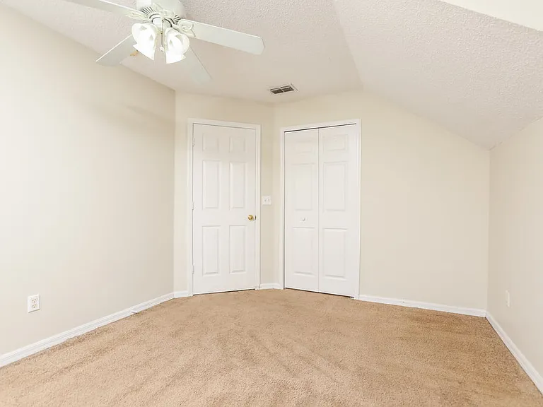 4208 Forest Island Dr — Photo 11
