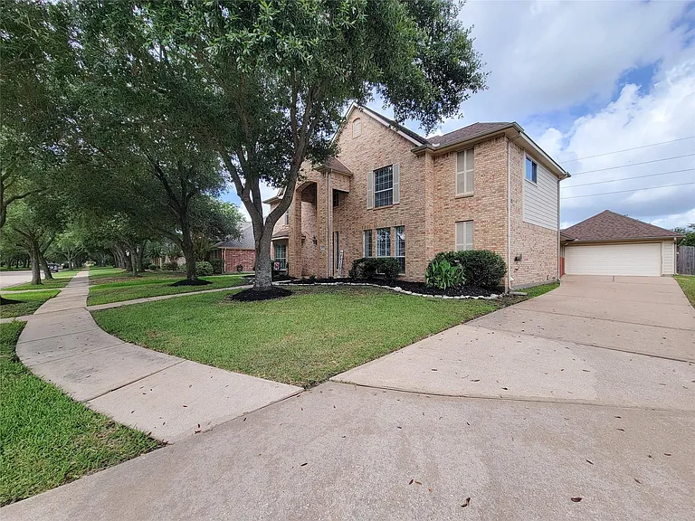 17715 Laguna Trail Dr — Photo 2