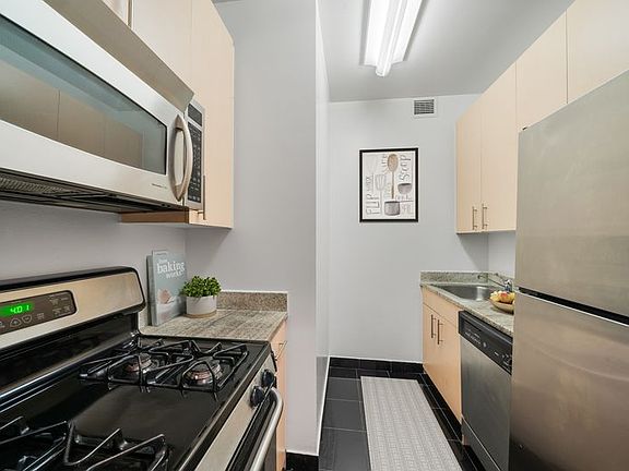 4th image of 90 Washington St APT 8H