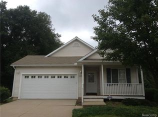 2333 Spartans Trl, Pinckney, MI 48169