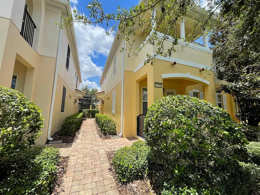 4 bed, 3.0 bath, 1830 sqft, $3,200 — Photo 4
