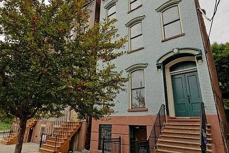 1st image of 196 N Pearl St #2-1