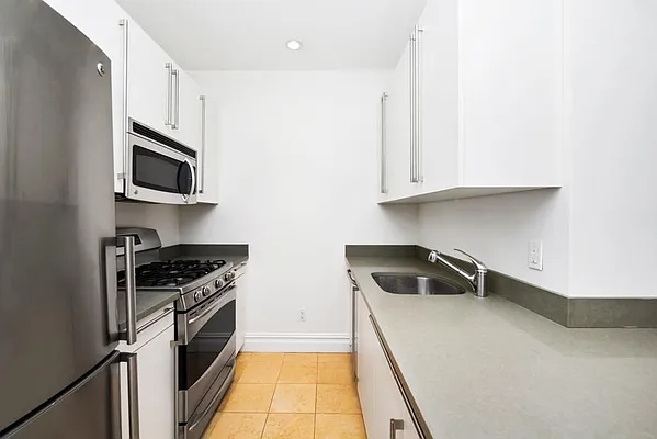 Rented by Keller Williams NYC | media 27