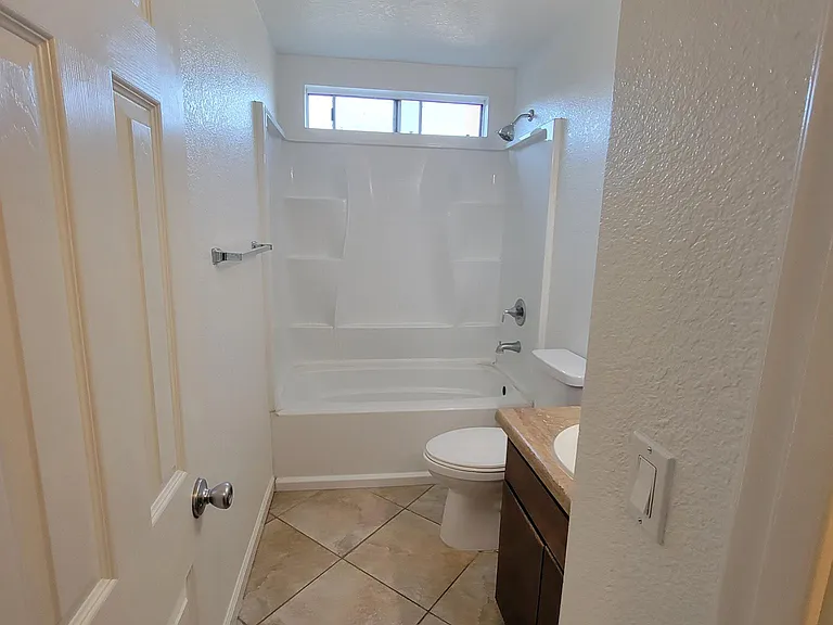 103 E 2nd St #1 — Photo 10