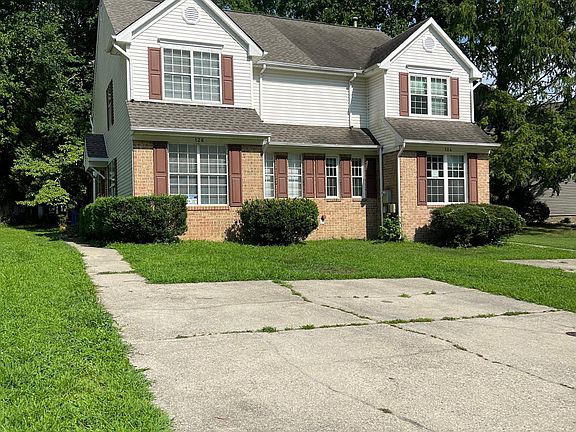 2nd image of 126 Creekshire Cres