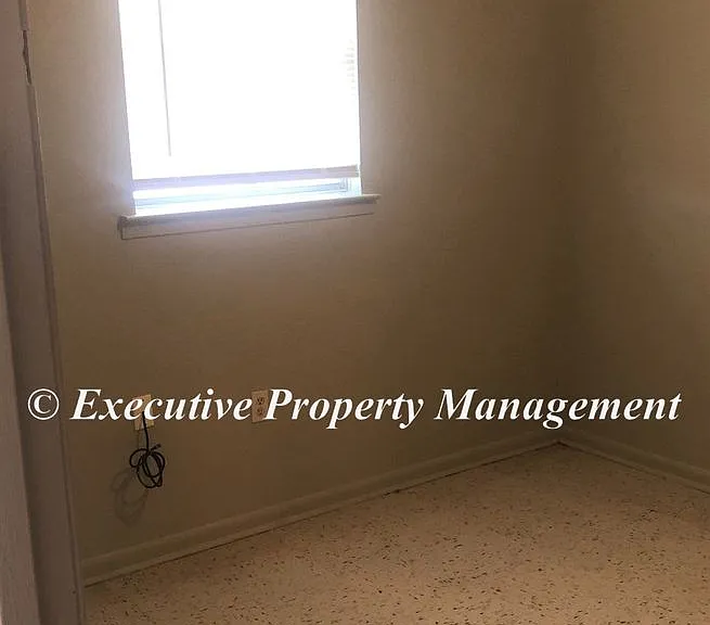 506 Sunset Ln — Photo 3