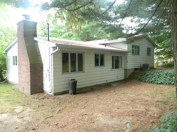 2nd image of 7536 Lake Wood Dr