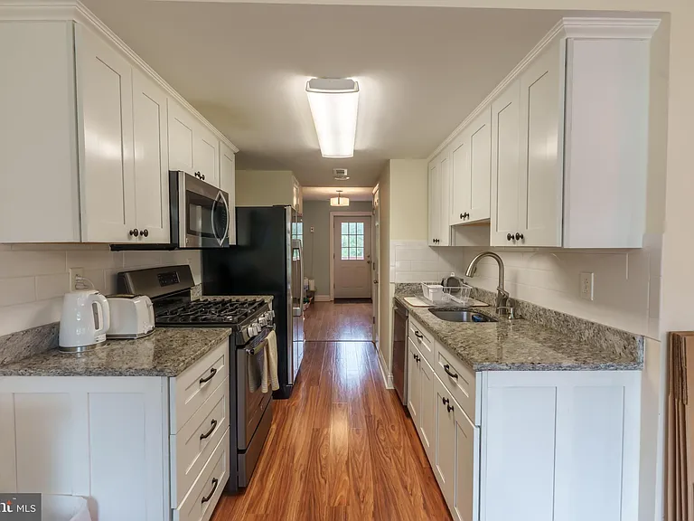 5776 Yellowrose Ct — Photo 3