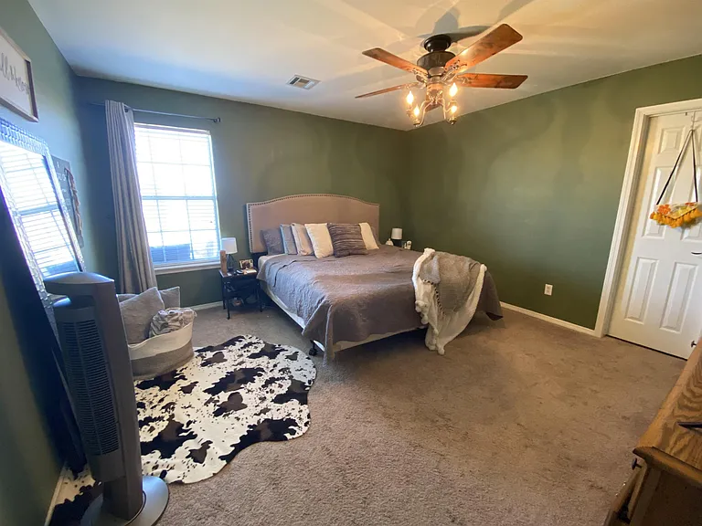 909 N Windermere Dr — Photo 3
