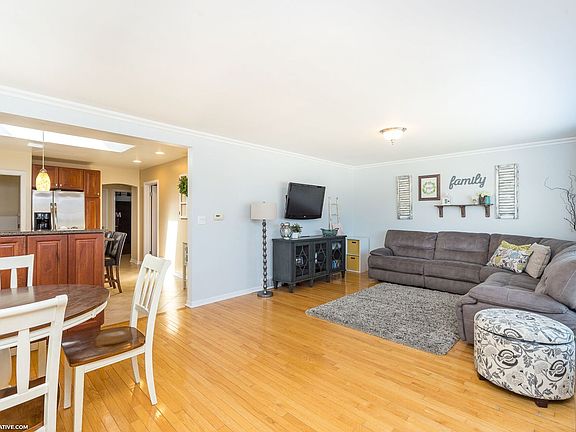 3rd image of 4552 N Ottawa Ave