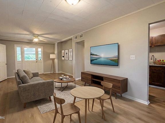3rd image of 13828 WOODLAND Drive