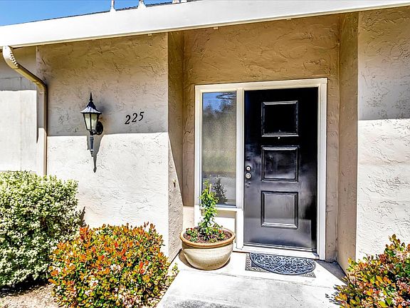 4th image of 225 Escobar Ave