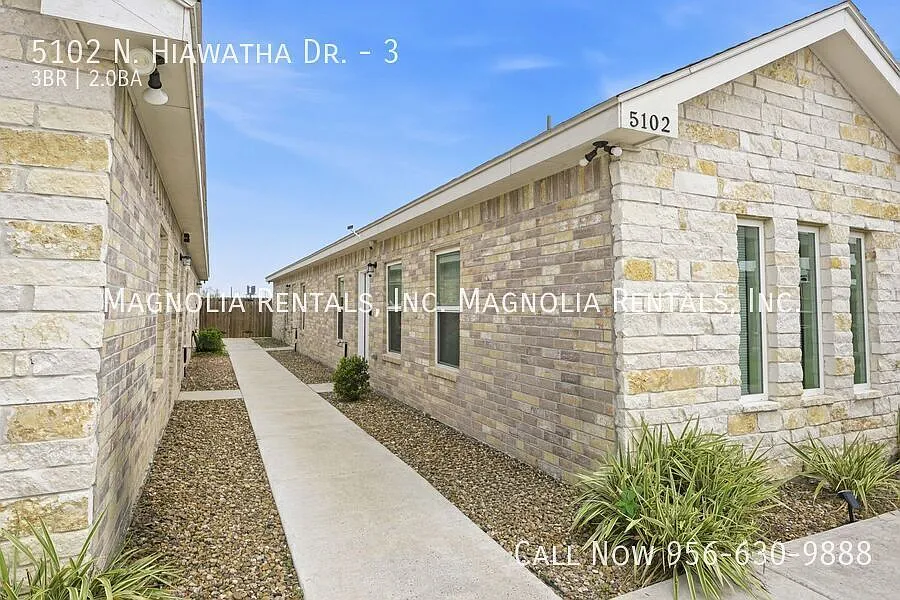 Building Photo - 5102 N Hiawatha Dr #3