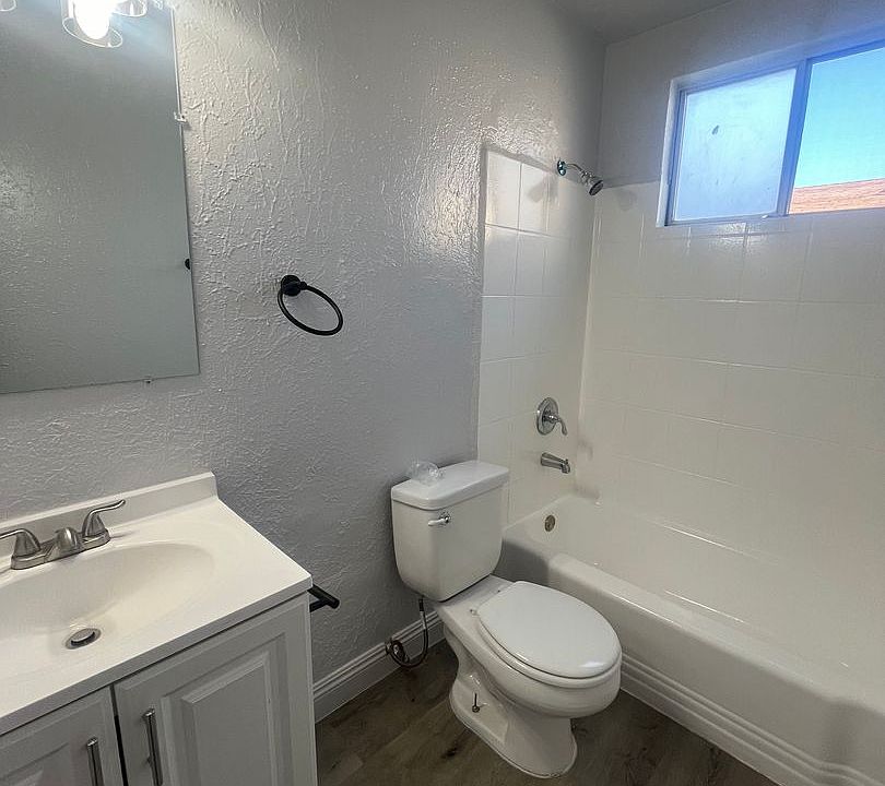 1st image of 1437 W 105th St #8