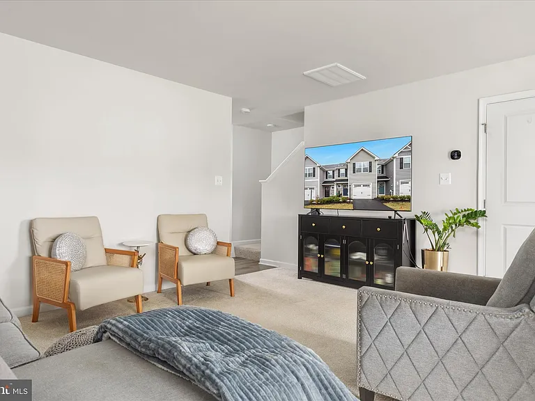 130 Calais Pl — Photo 10