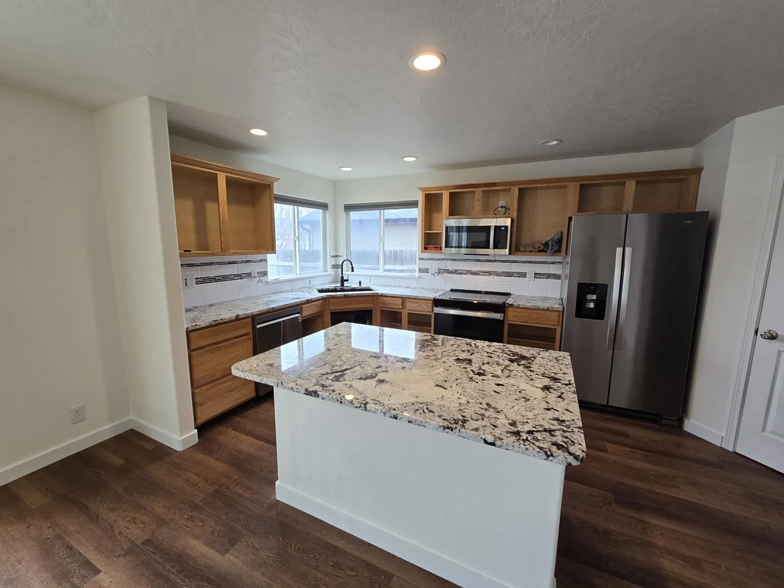 4 bed, 2054 sqft, $2,500 — Photo 4