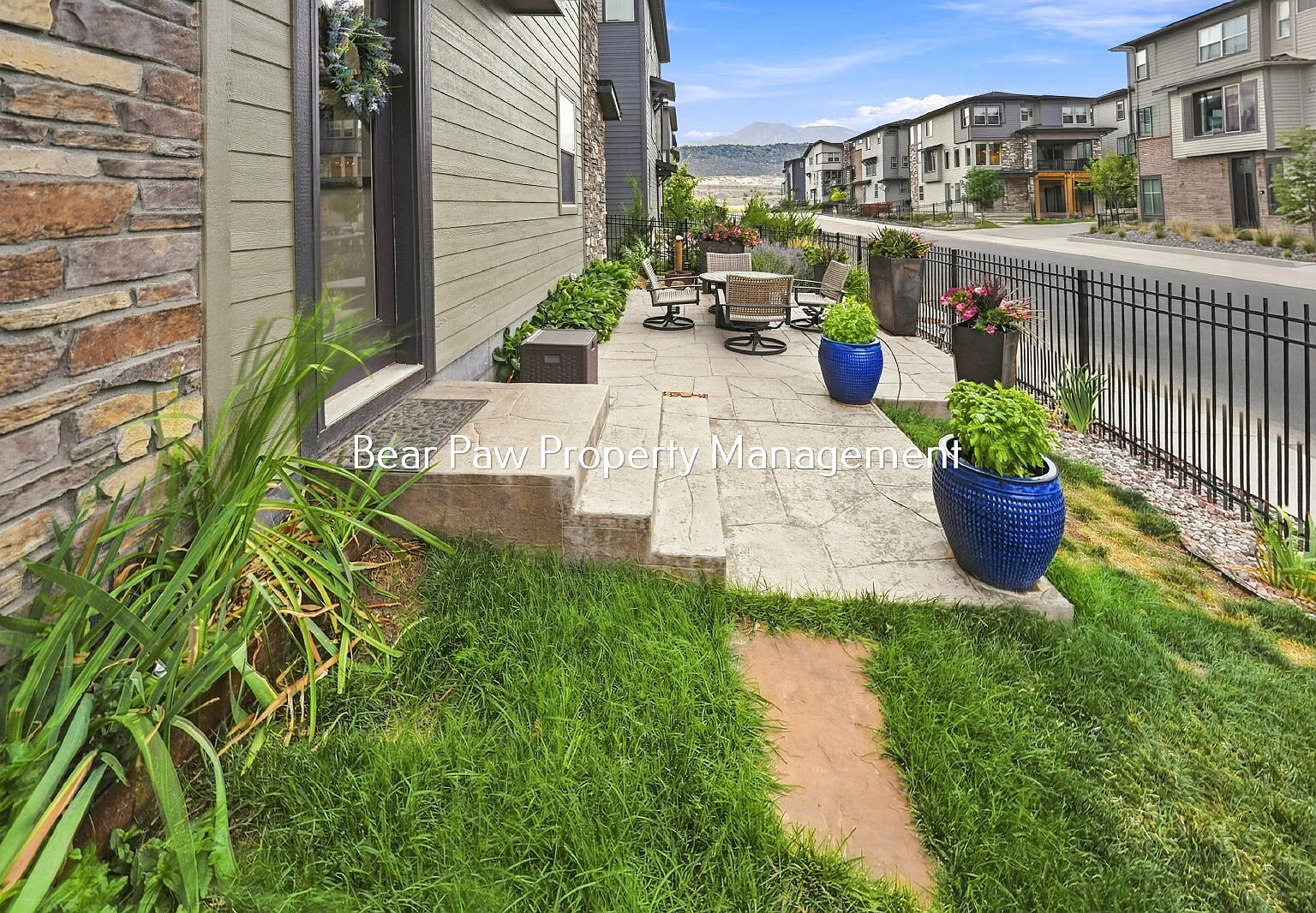 4 bed, 4.0 bath, 2356 sqft, $4,200 — Photo 2