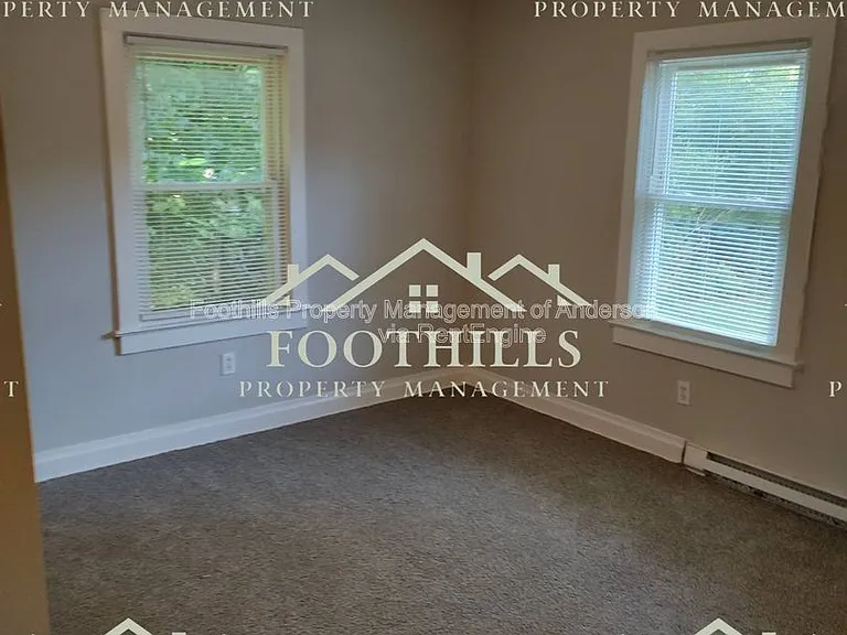 1302 Robbins Dr — Photo 8