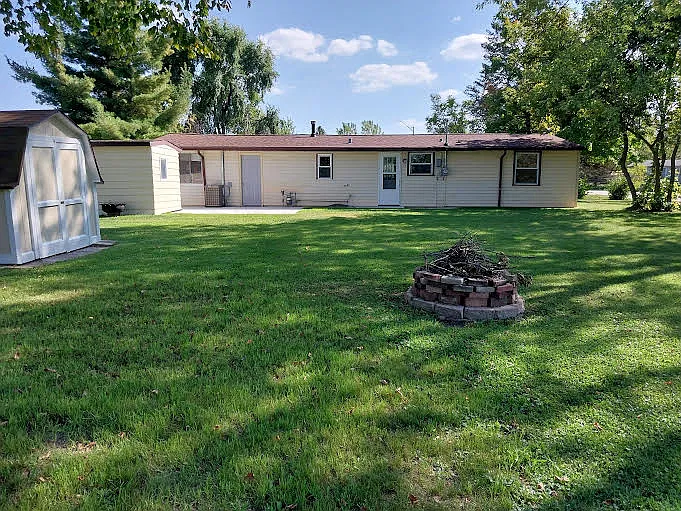 3 bed, 864 sqft, $1,625 — Photo 2