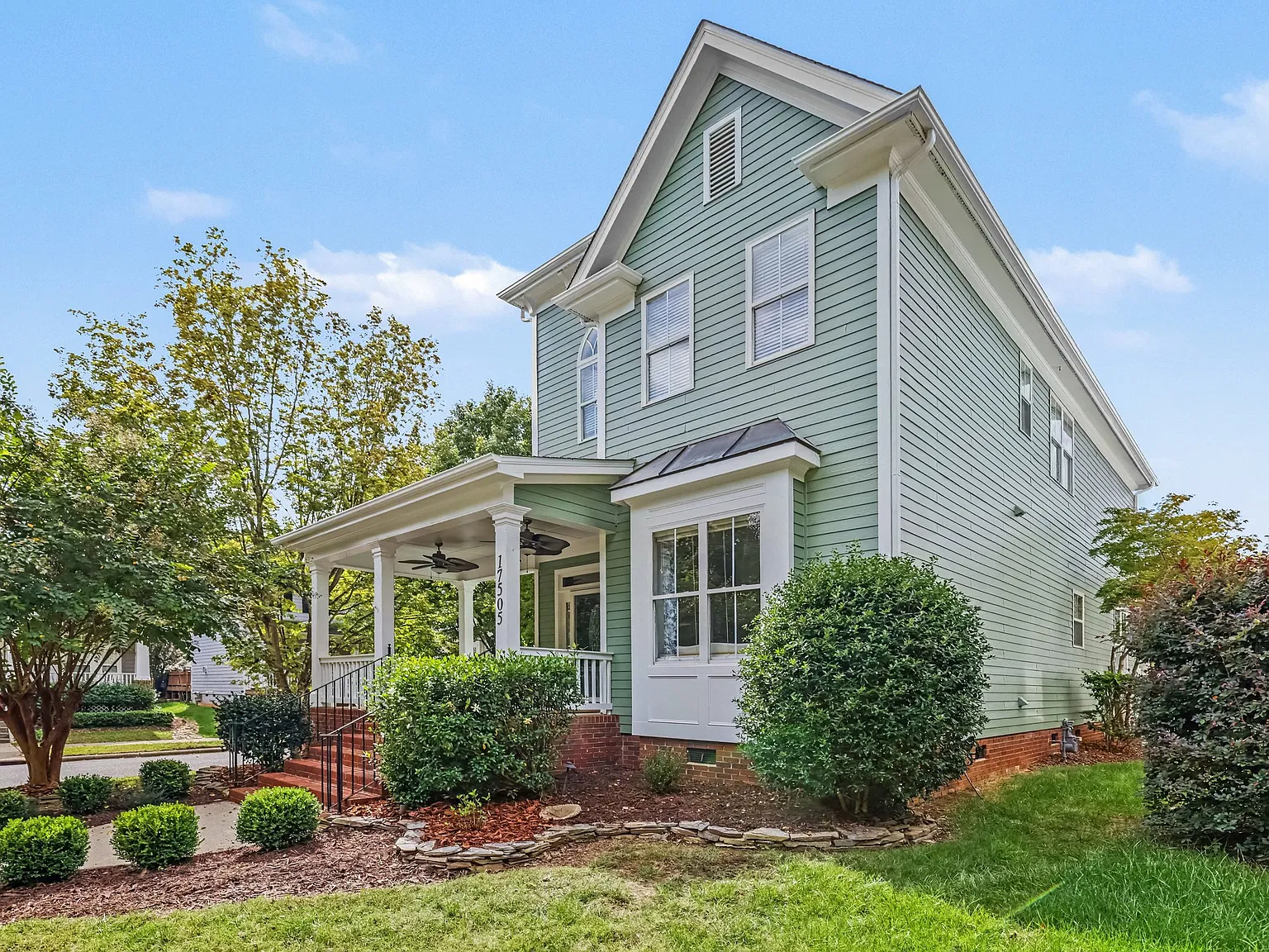 3 bed, 2.5 bath, 2398 sqft, $3,200 — Photo 3