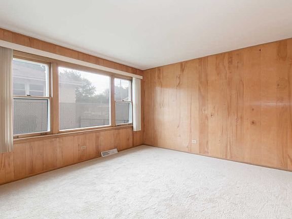 4th image of 4633 W 106th St