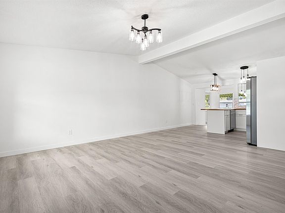 4th image of 845 SE Airoso Boulevard