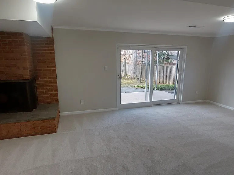 9820 Inglemere Dr — Photo 24