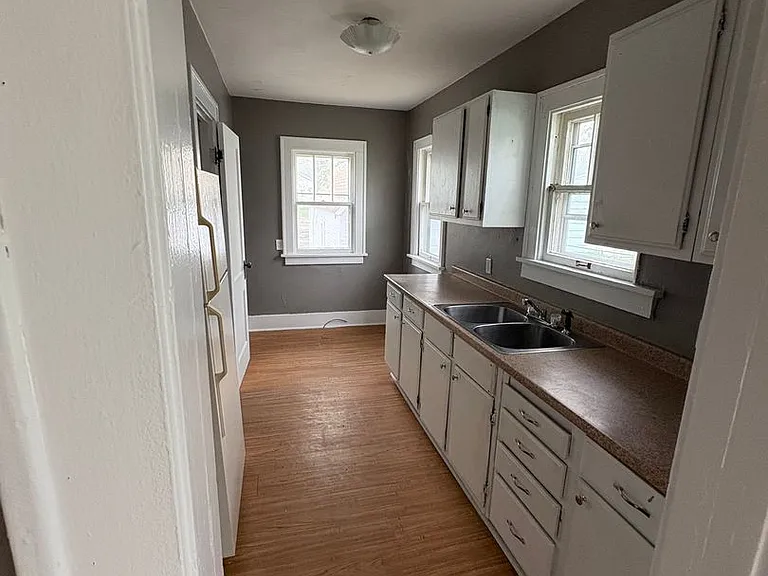 836 Dawson St — Photo 2