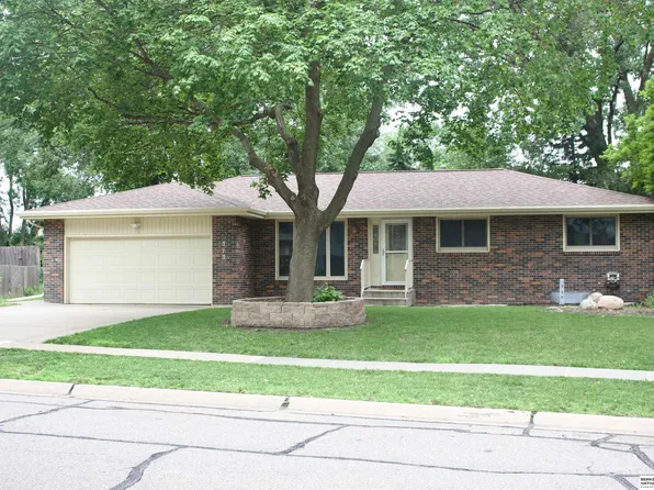 717 Smoky Hill Rd, Lincoln, NE 68520