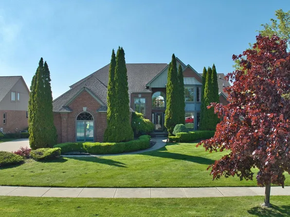 54545 Pelican Ln, Shelby Township, MI 48315