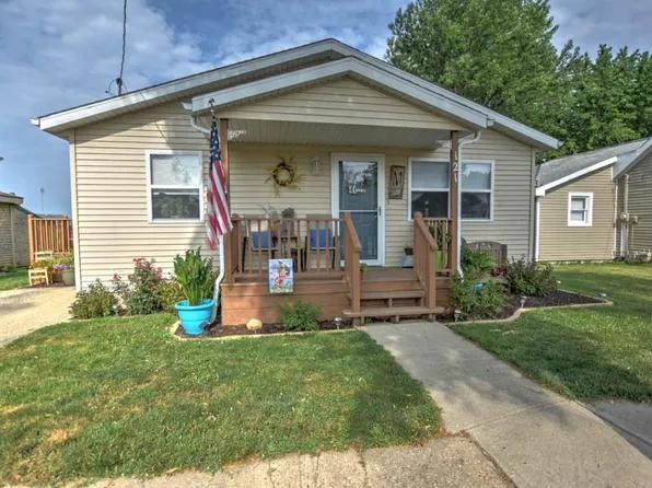 121 S Elm St, Maroa, IL 61756