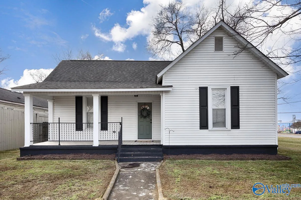 3 bed, 2.0 bath, 1282 sqft, $1,700 — Photo 1